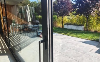 Wyjście na ogród z salonu 